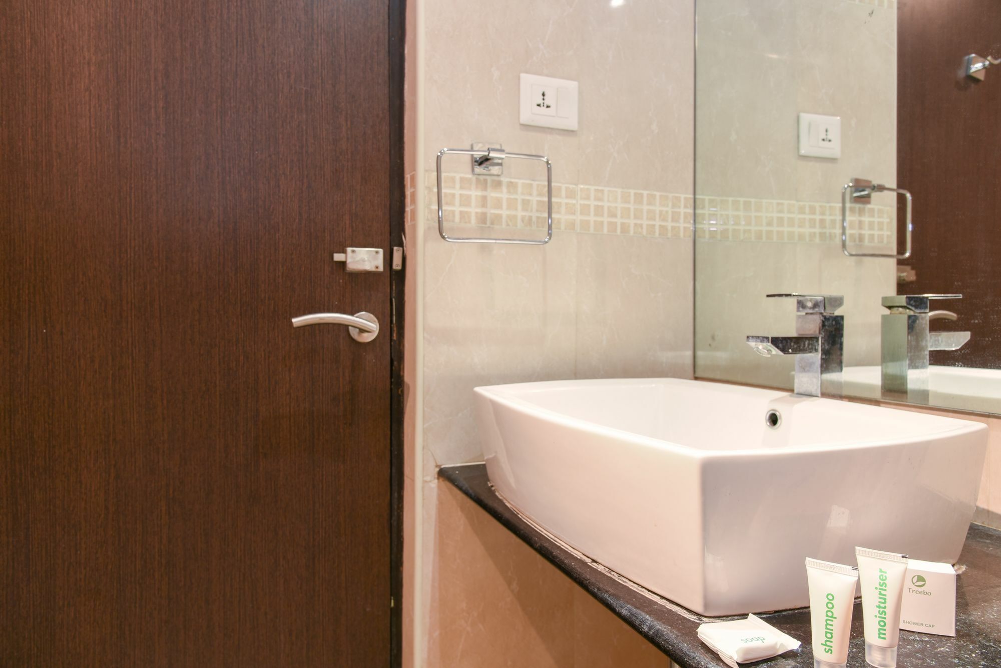 Hotel Treebo Trend Wood Bridge Hyderabad Exterior foto