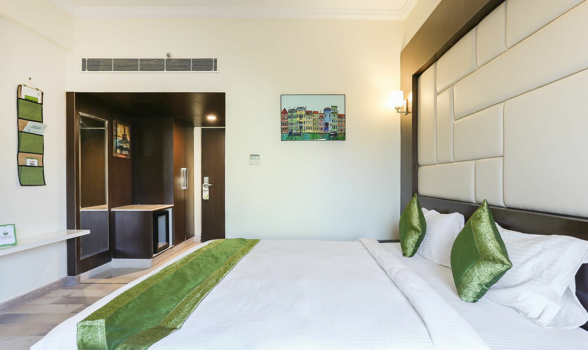 Hotel Treebo Trend Wood Bridge Hyderabad Exterior foto